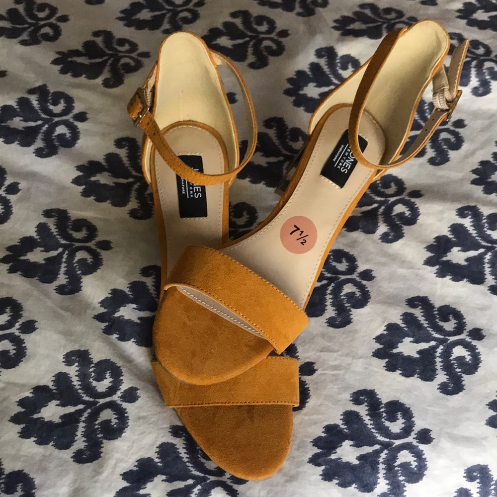Jones New York Mustard block heel
